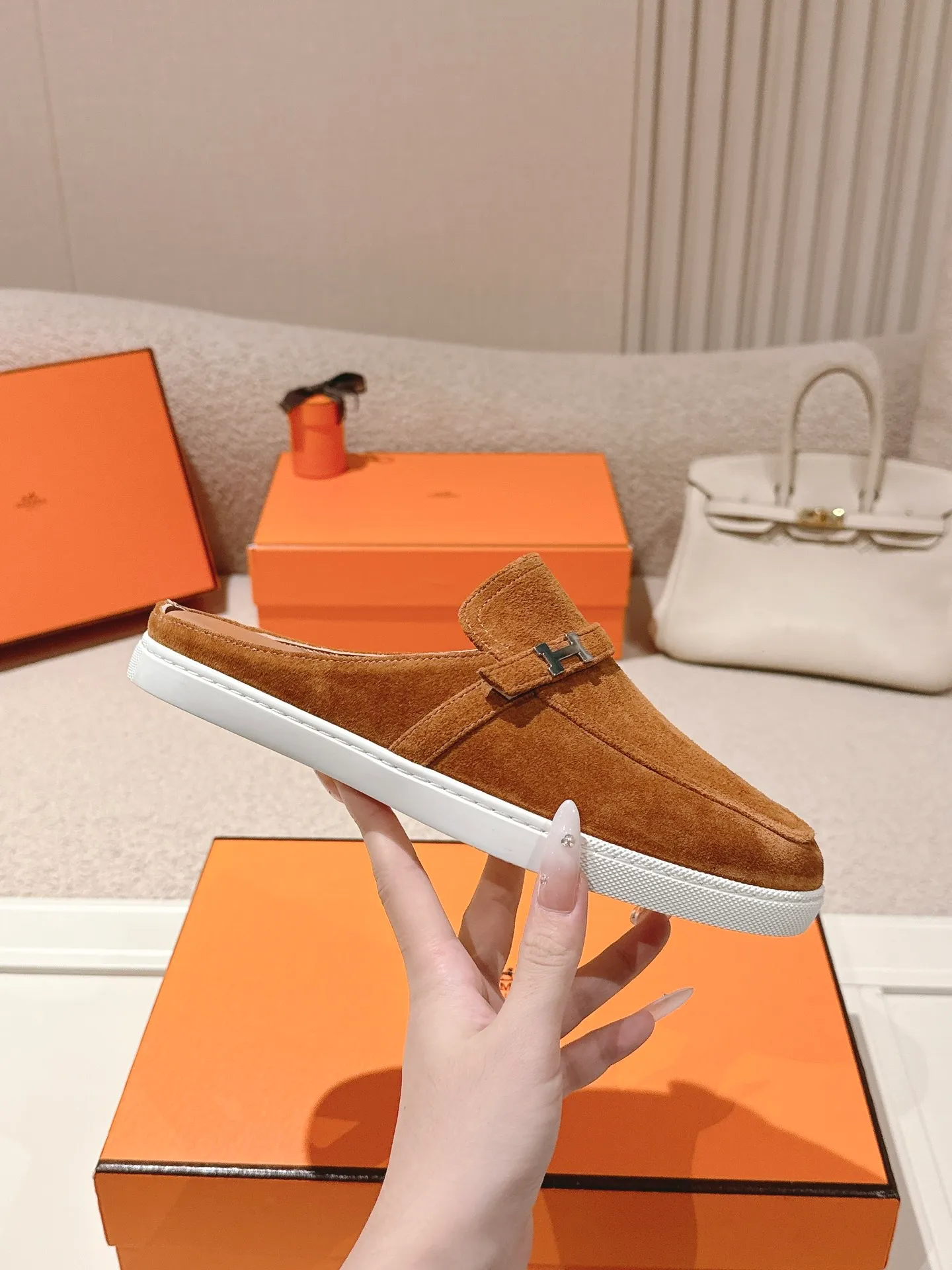 Men's men's shoes 💰560💰 Hermes 25ss new autumn and winter loafers, British retro design, classic and durable! Original reverse mold last, the ultimate 1:1 shape. Fabric: Cow suede/calfskin Lining: Imported sheepskin lining Outsole: Open-molded rubber sole Size: 35-45